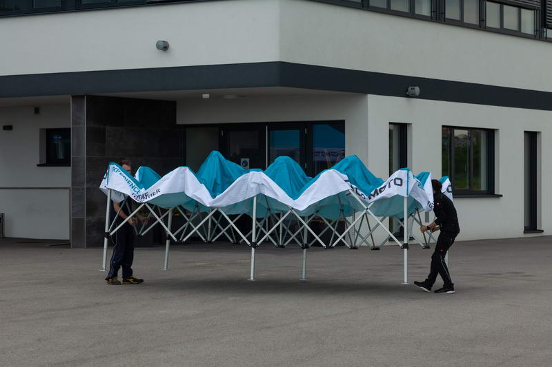 Faltzelt kaufen Aufbau fertig