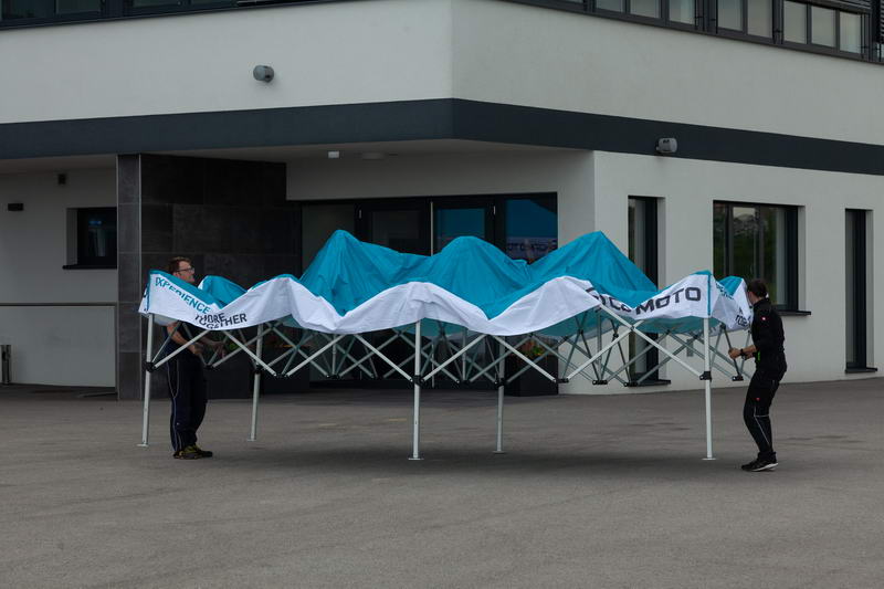 Faltzelt kaufen Aufbau hochstellen